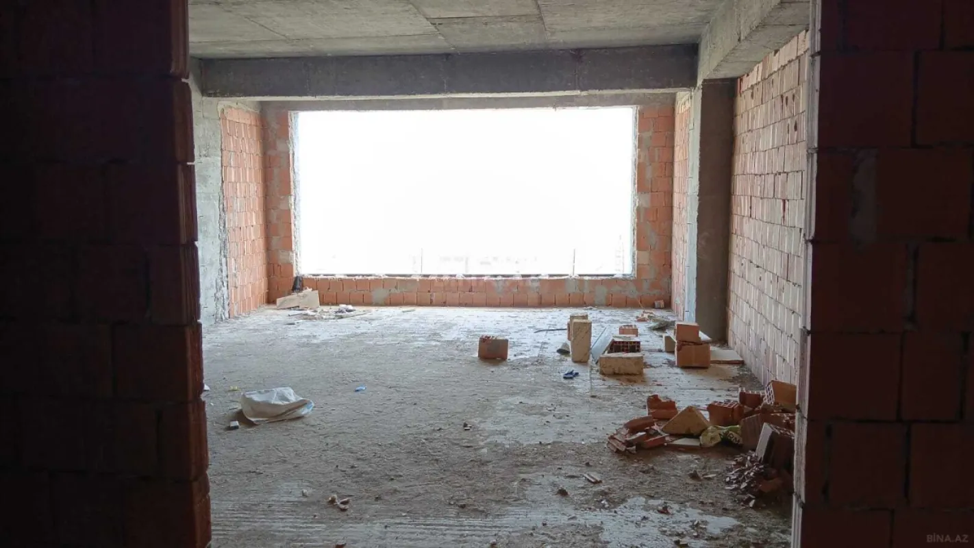 Satılır 5 otaqlı mənzil 180 m²