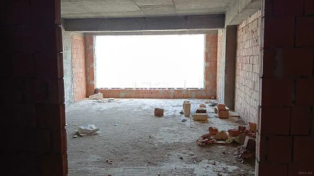 Satılır 5 otaqlı mənzil 180 m²