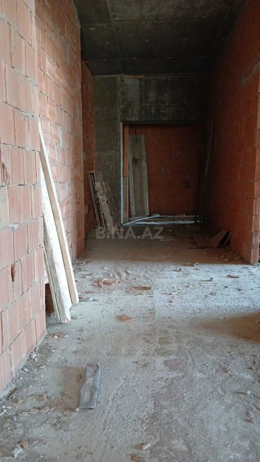 Satılır 5 otaqlı mənzil 180 m²