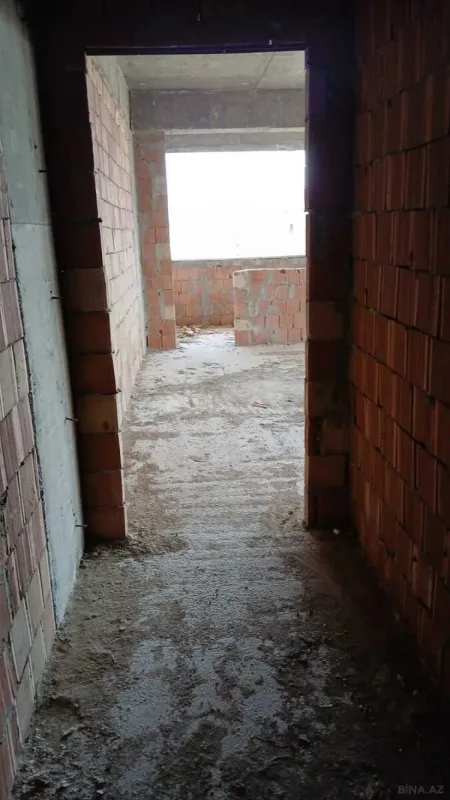 Satılır 5 otaqlı mənzil 180 m²