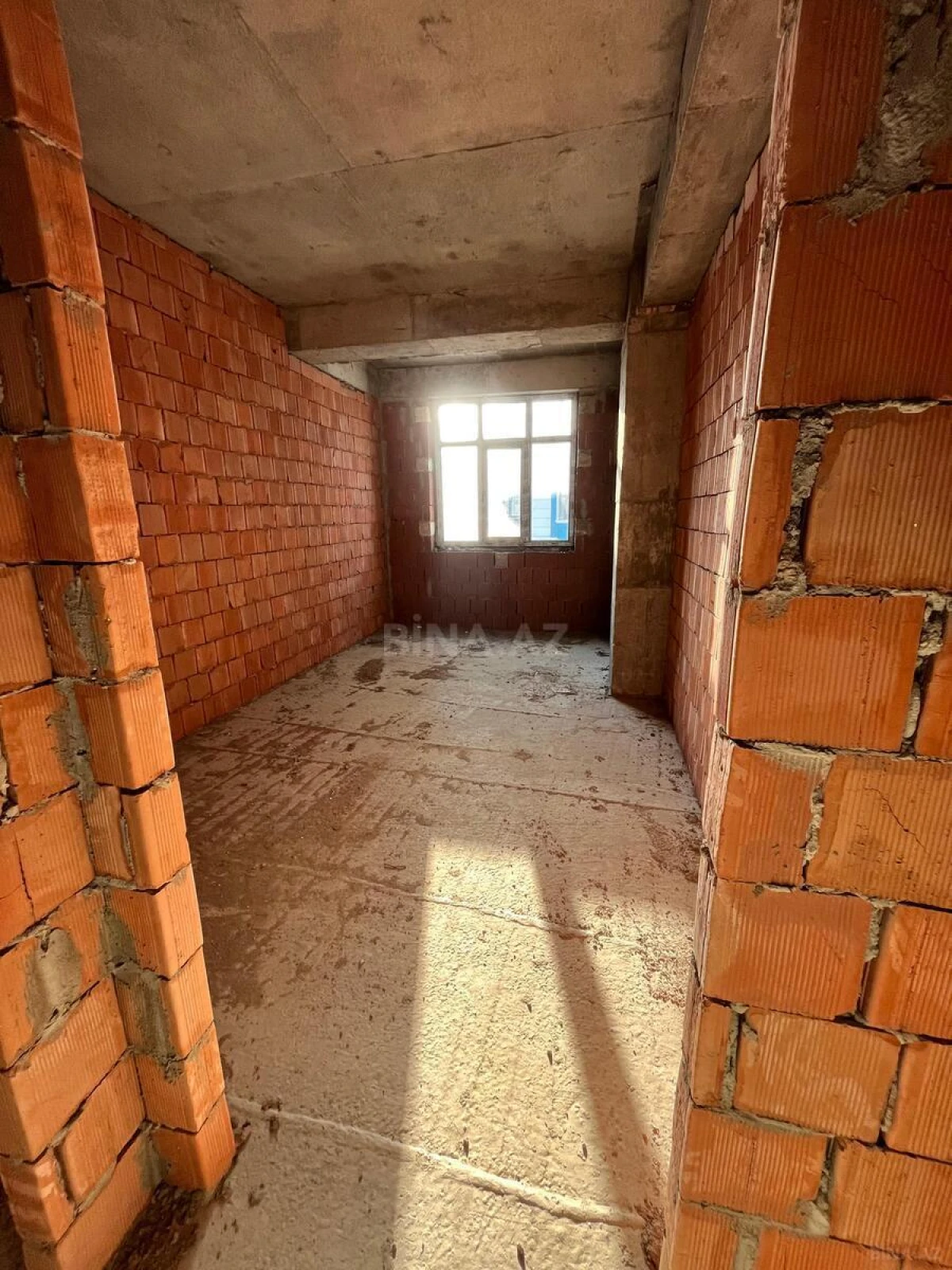 Satılır 5 otaqlı mənzil 180 m²