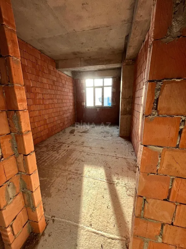 Satılır 5 otaqlı mənzil 180 m²