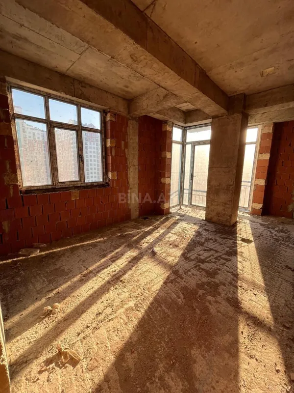 Satılır 5 otaqlı mənzil 180 m²