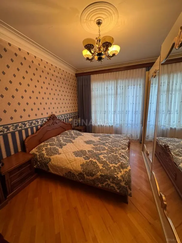 Satılır 5 otaqlı mənzil 120 m²