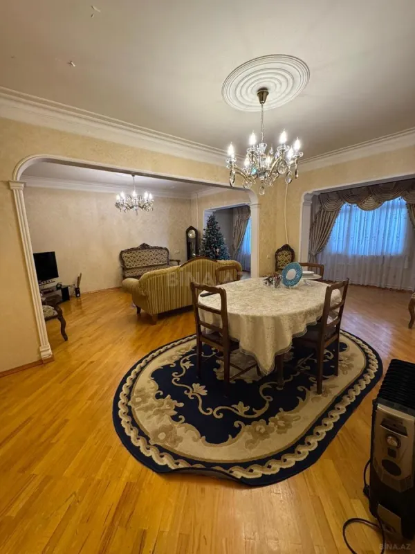 Satılır 5 otaqlı mənzil 120 m²