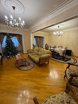 Satılır 5 otaqlı mənzil 120 m²