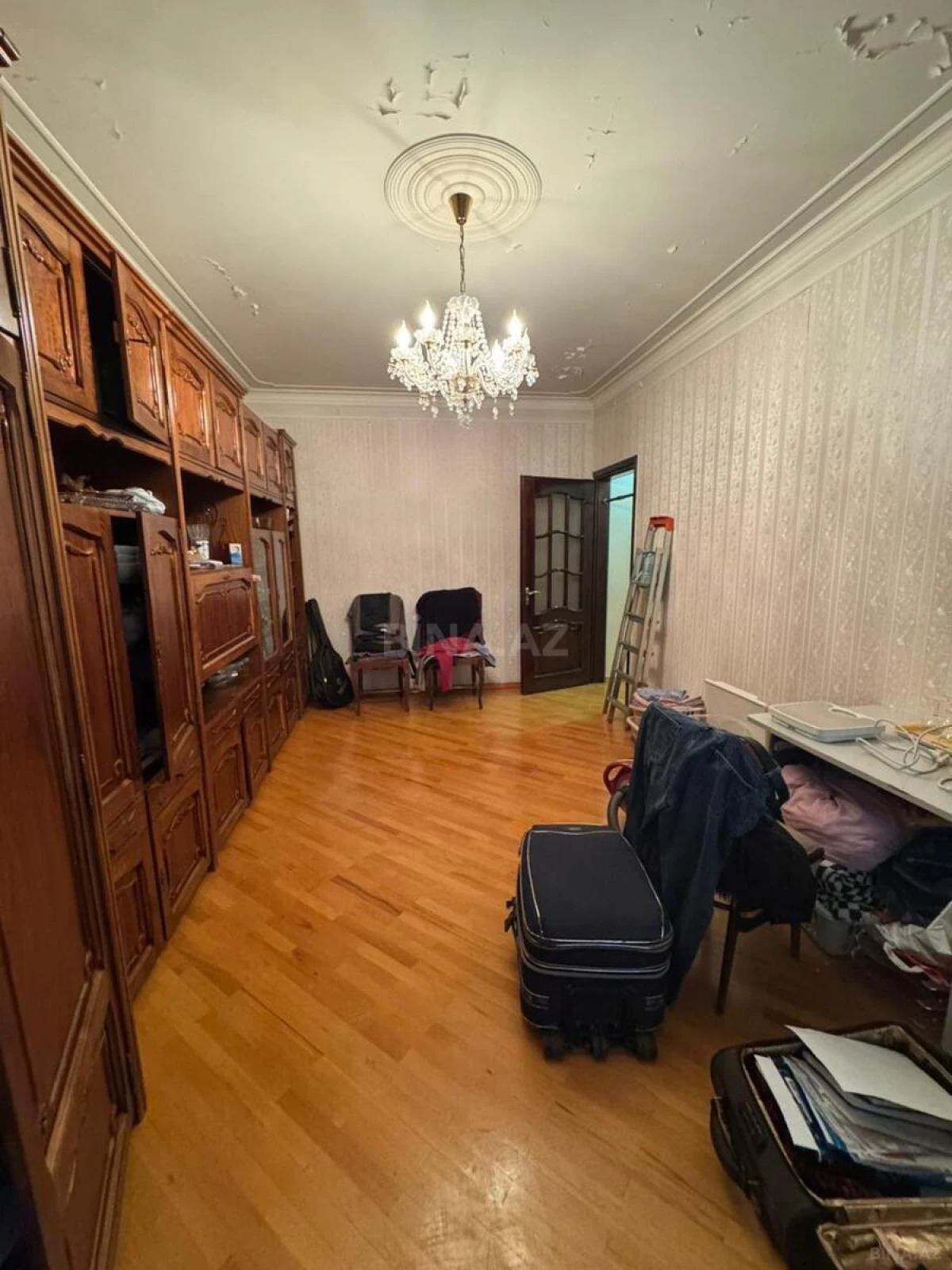 Satılır 5 otaqlı mənzil 120 m²