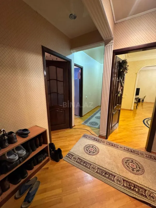 Satılır 5 otaqlı mənzil 120 m²