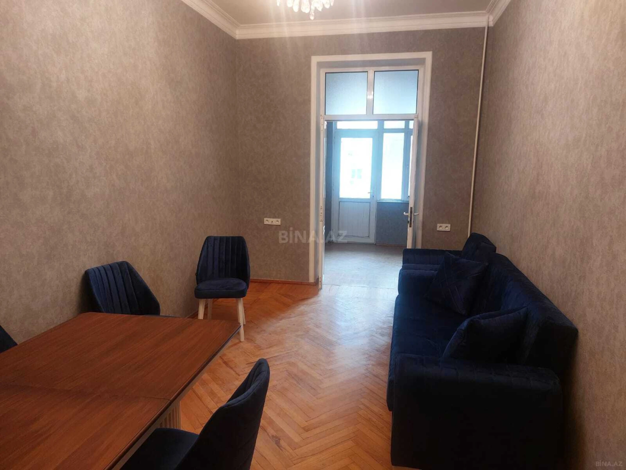 Kirayə verilir 2 otaqlı mənzil 90 m²