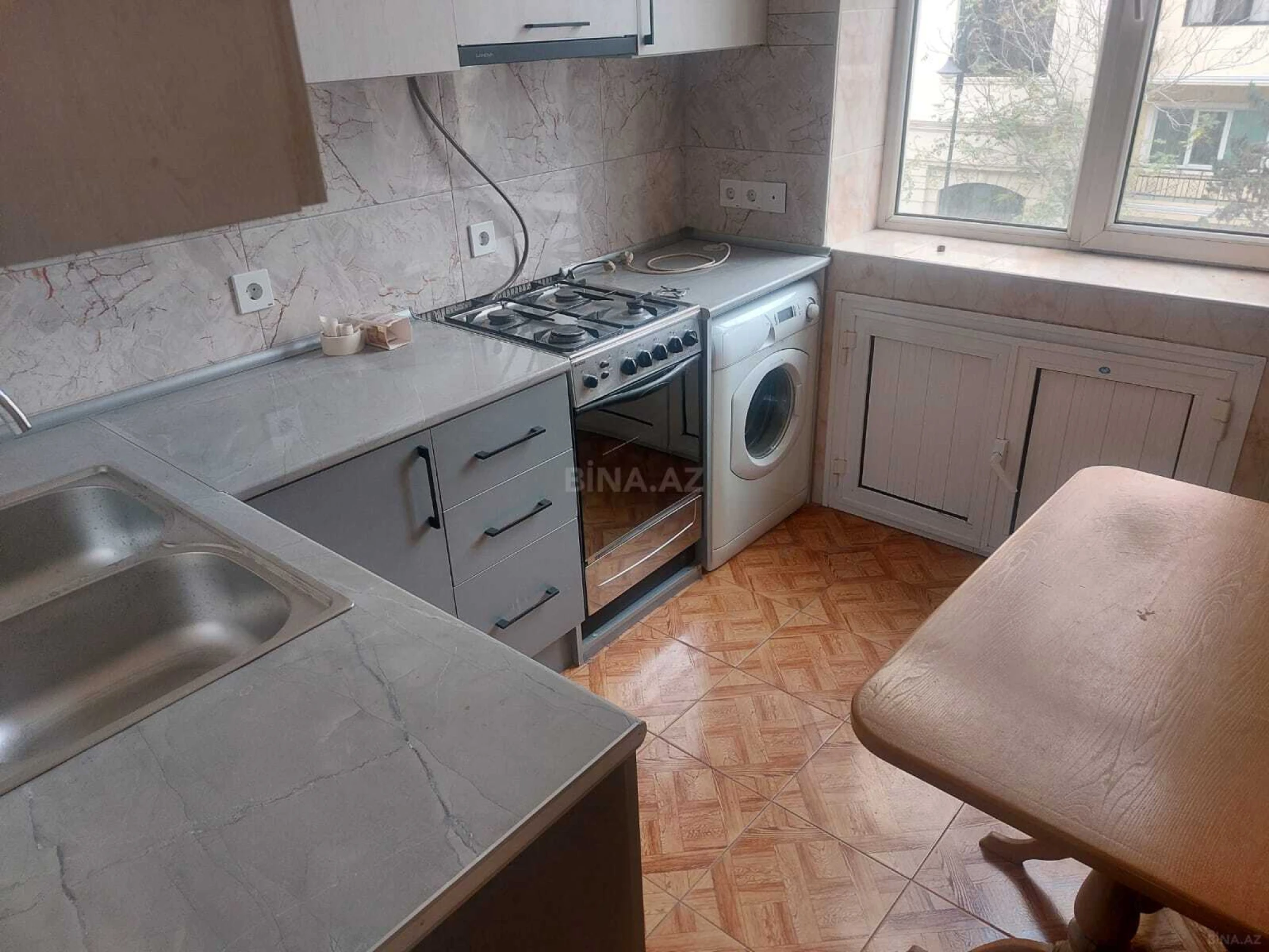 Kirayə verilir 2 otaqlı mənzil 90 m²