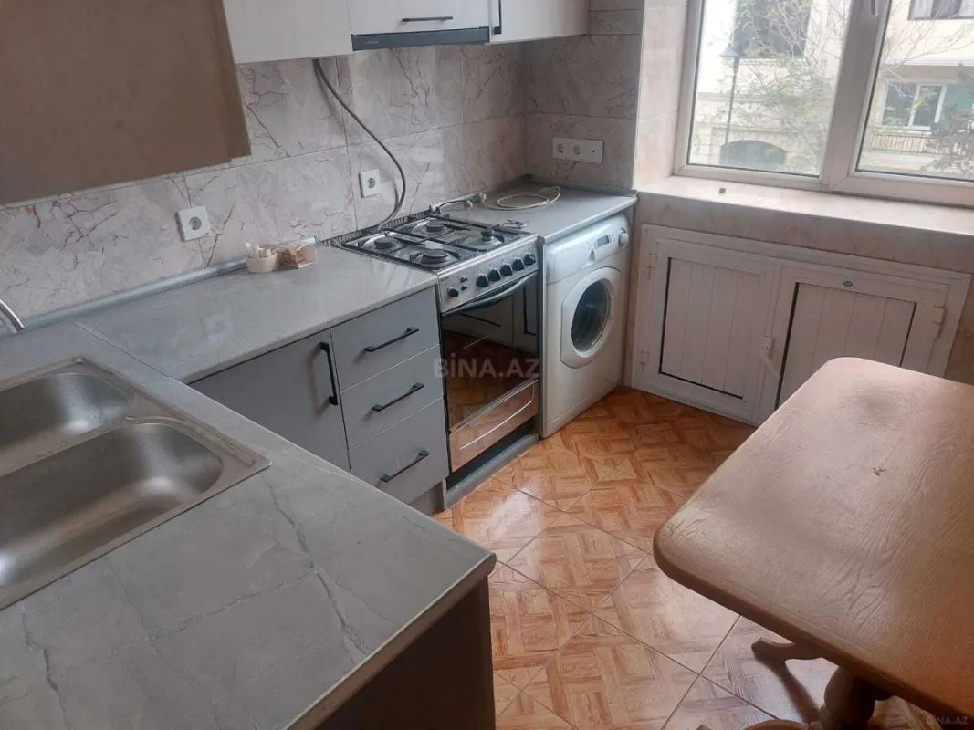 Kirayə verilir 2 otaqlı mənzil 90 m²