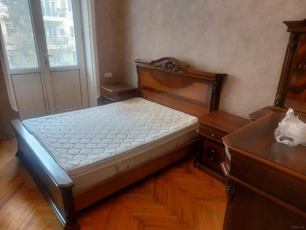 Kirayə verilir 2 otaqlı mənzil 90 m²