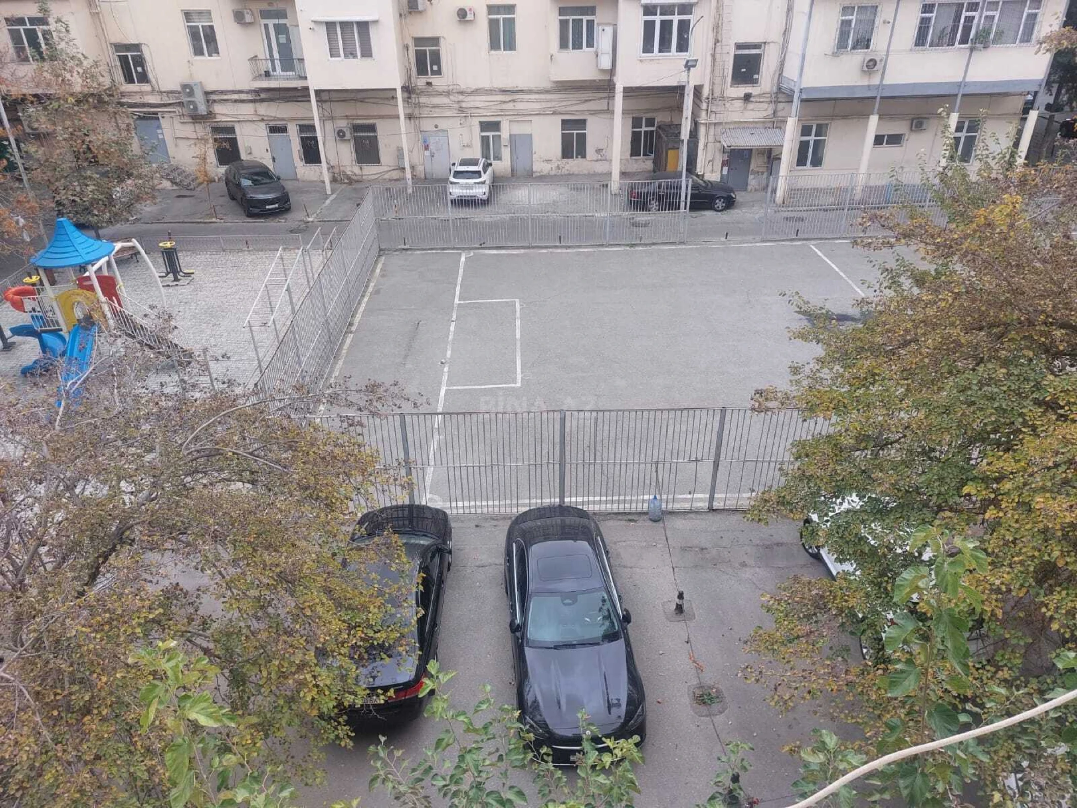 Kirayə verilir 2 otaqlı mənzil 90 m²