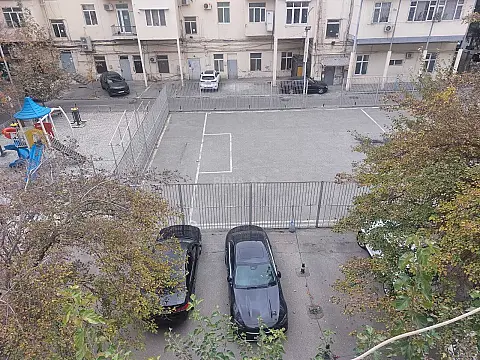 Kirayə verilir 2 otaqlı mənzil 90 m²