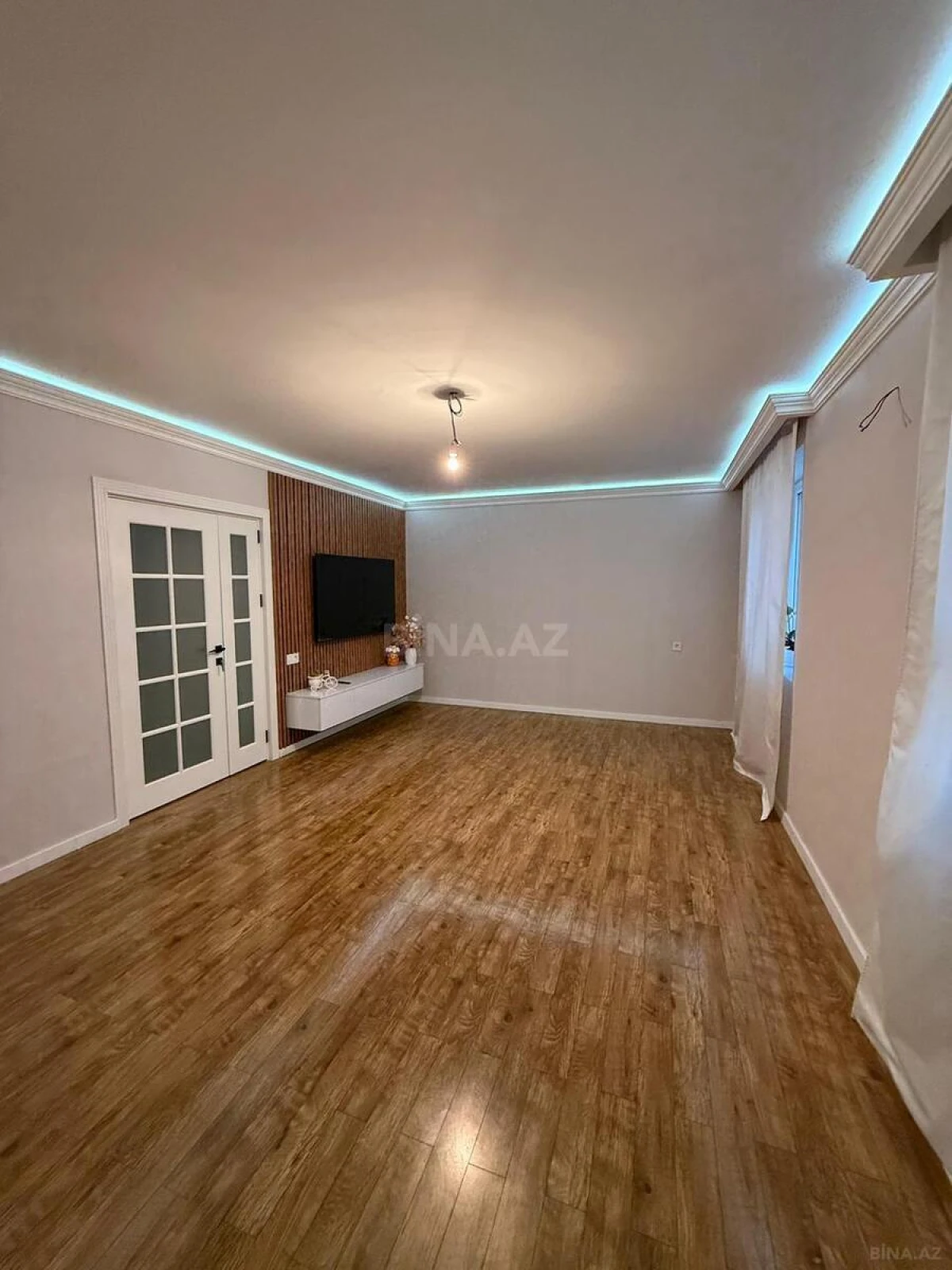 Satılır 5 otaqlı mənzil 127 m²