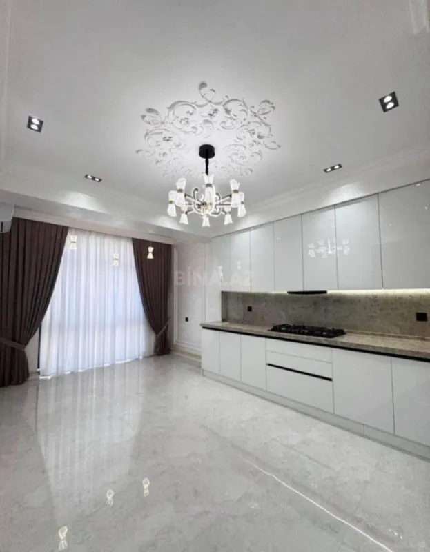 Satılır 4 otaqlı mənzil 140 m²