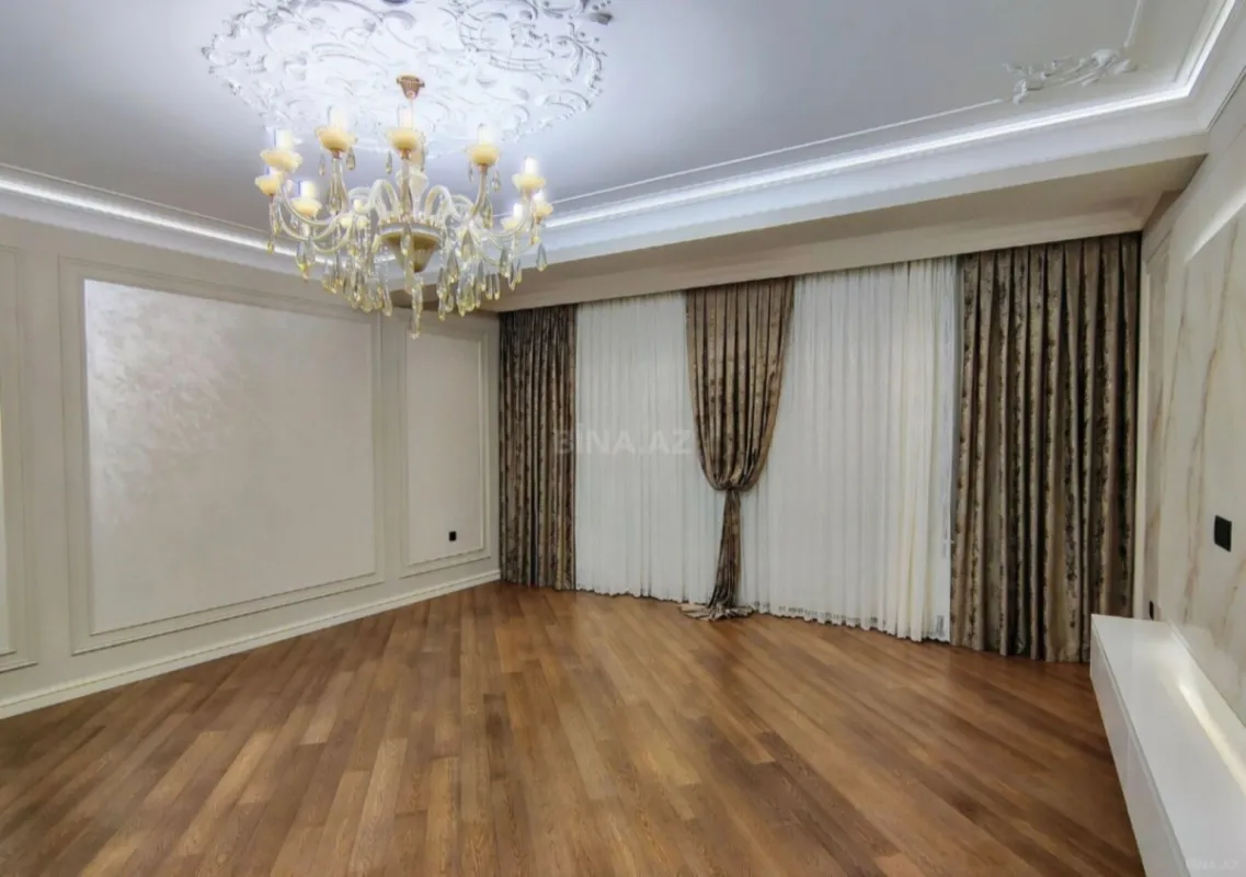 Satılır 4 otaqlı mənzil 140 m²