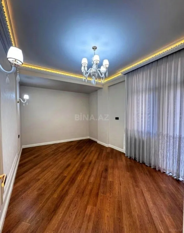 Satılır 4 otaqlı mənzil 140 m²