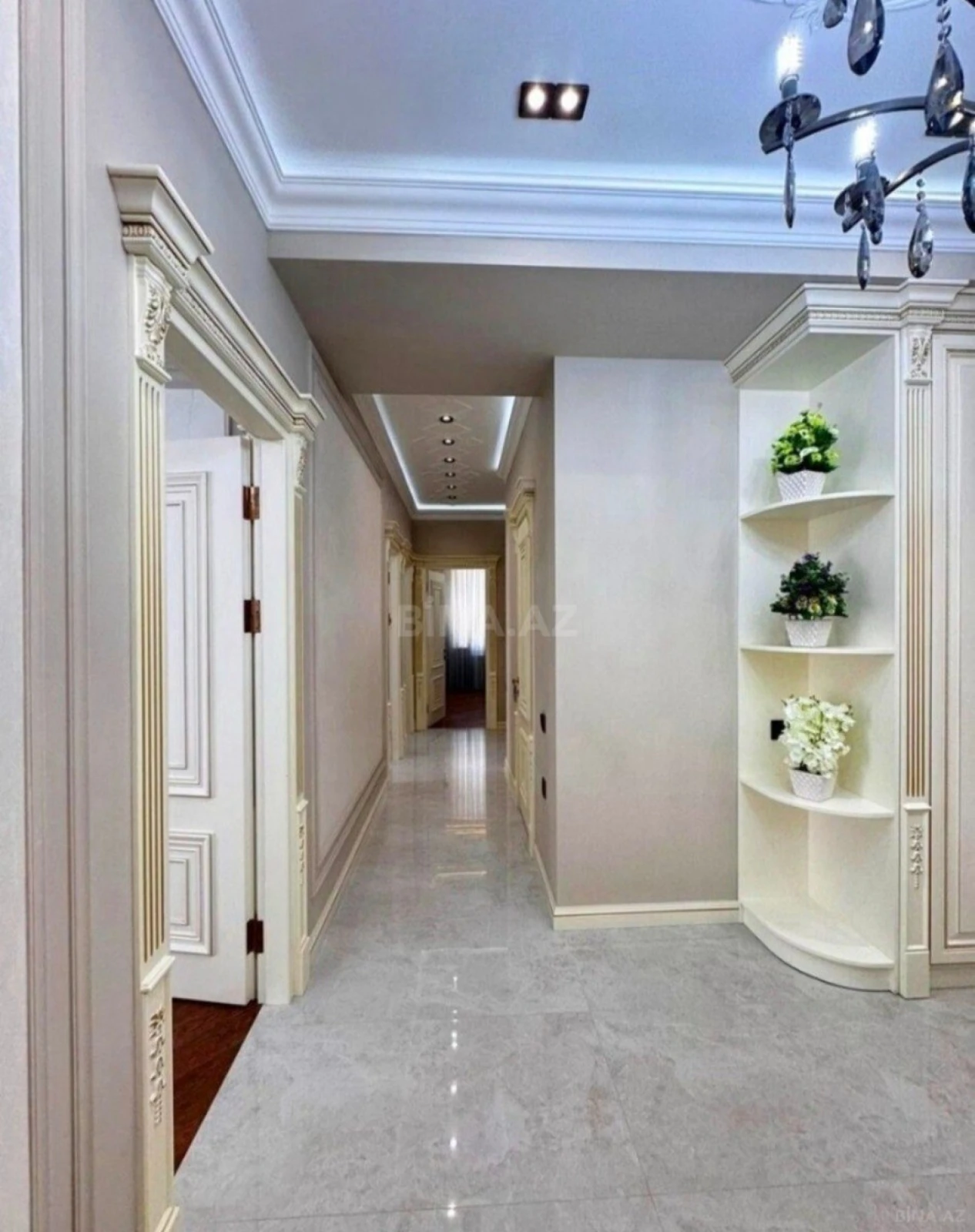 Satılır 4 otaqlı mənzil 140 m²