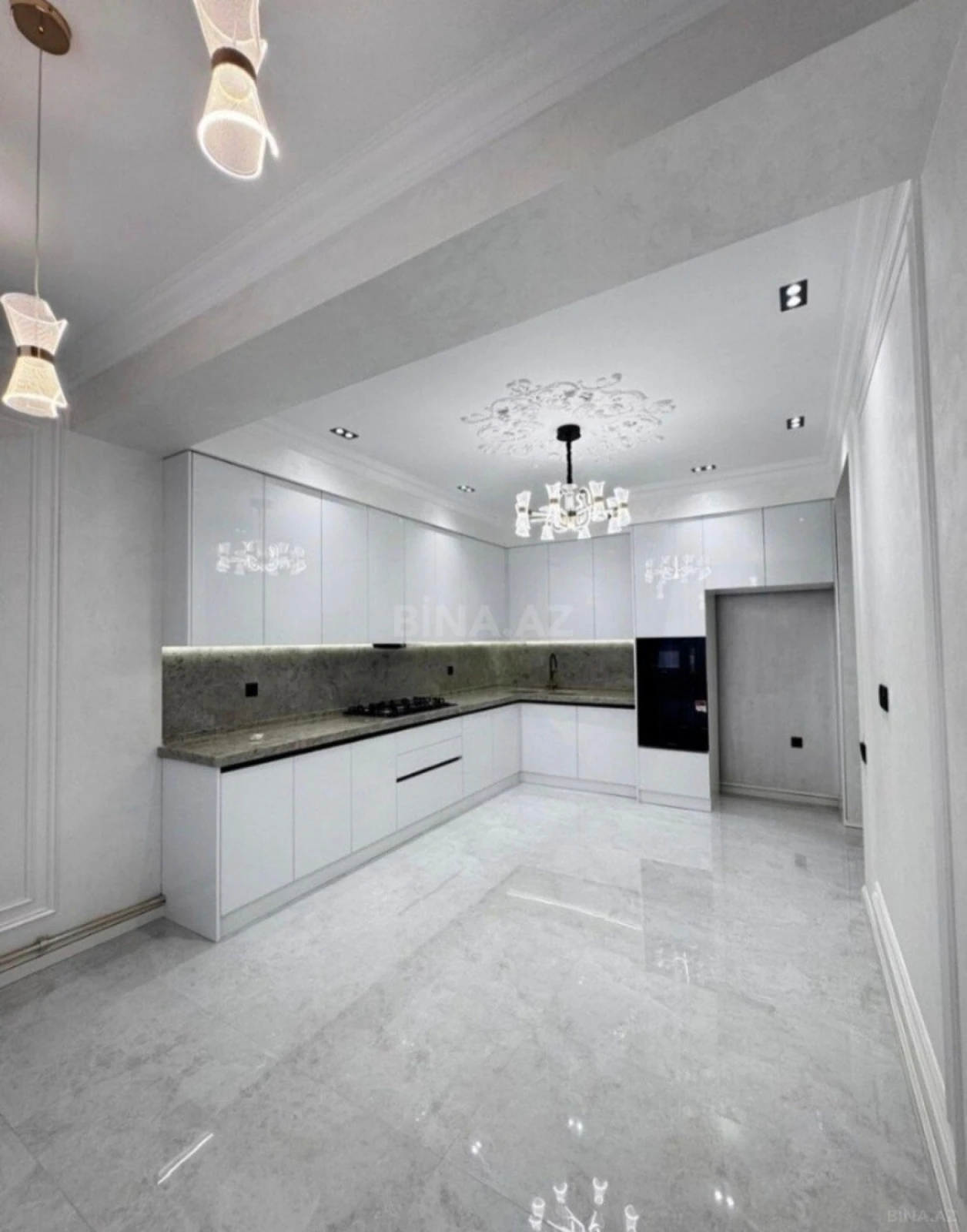 Satılır 4 otaqlı mənzil 140 m²