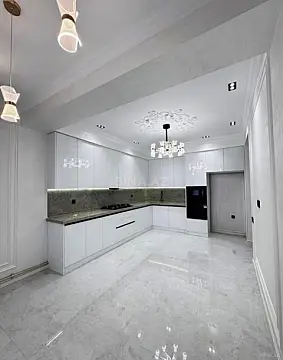 Satılır 4 otaqlı mənzil 140 m²