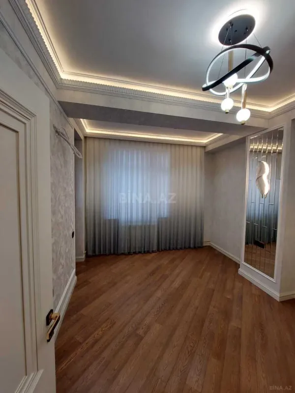 Satılır 4 otaqlı mənzil 140 m²