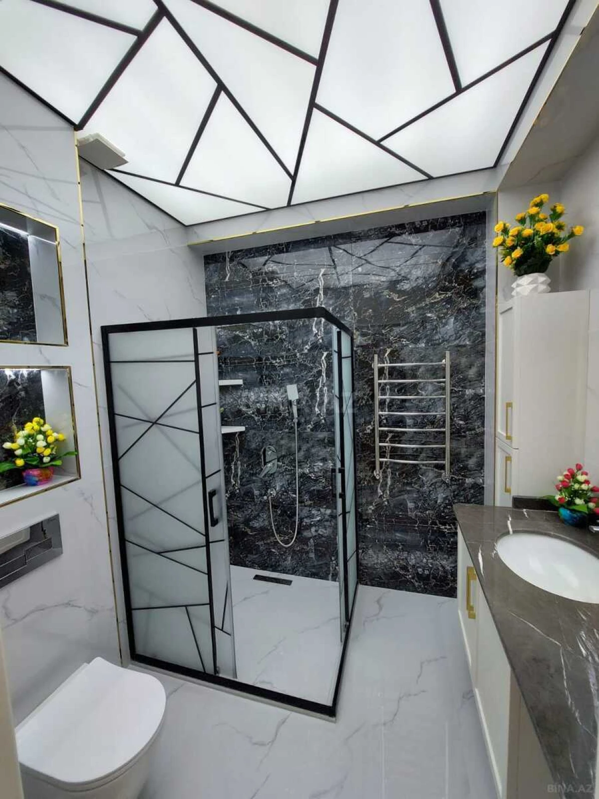 Satılır 4 otaqlı mənzil 140 m²