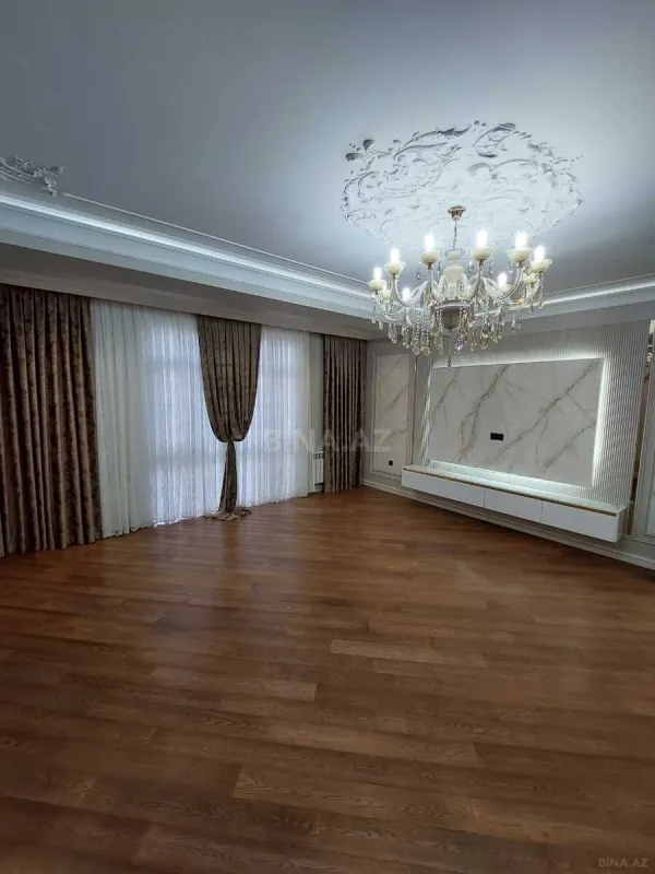 Satılır 4 otaqlı mənzil 140 m²