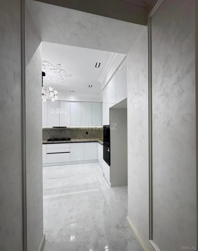 Satılır 4 otaqlı mənzil 140 m²