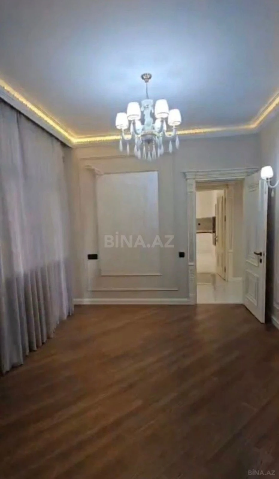 Satılır 4 otaqlı mənzil 140 m²