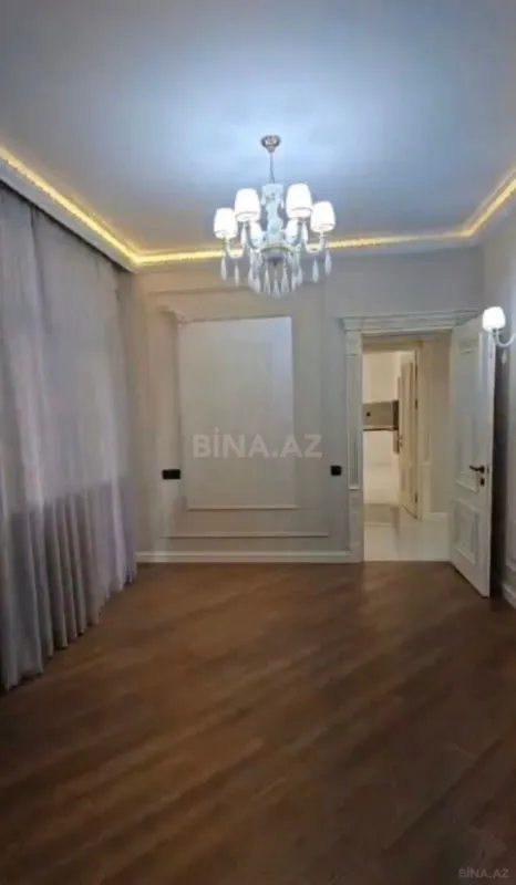 Satılır 4 otaqlı mənzil 140 m²