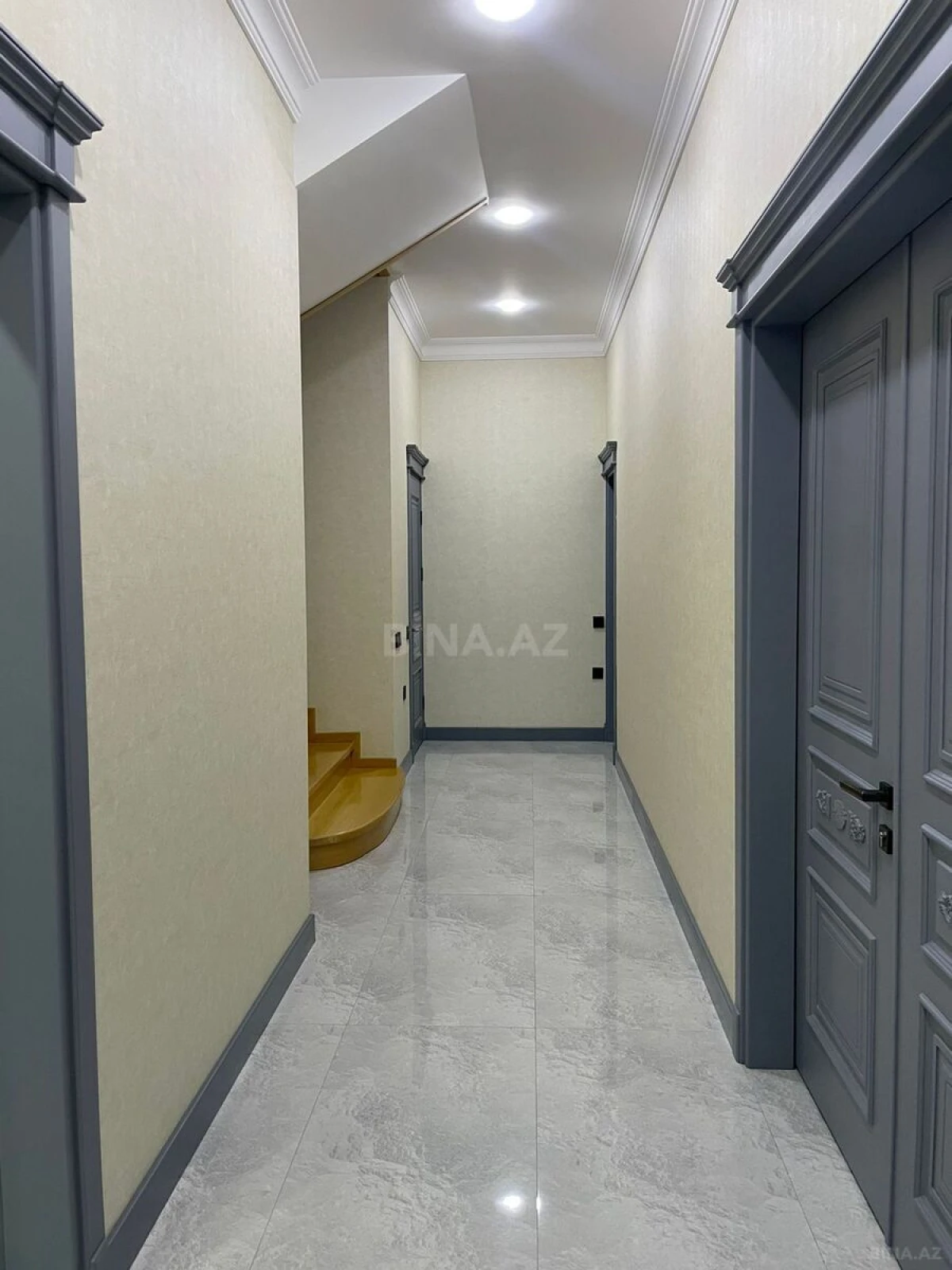 Satılır 5 otaqlı həyət evi 330 m²