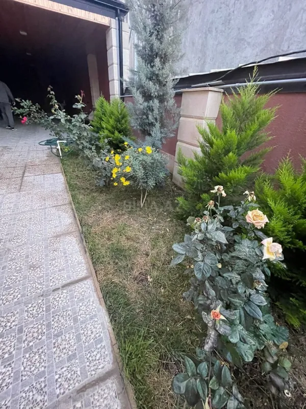 Satılır 5 otaqlı həyət evi 330 m²