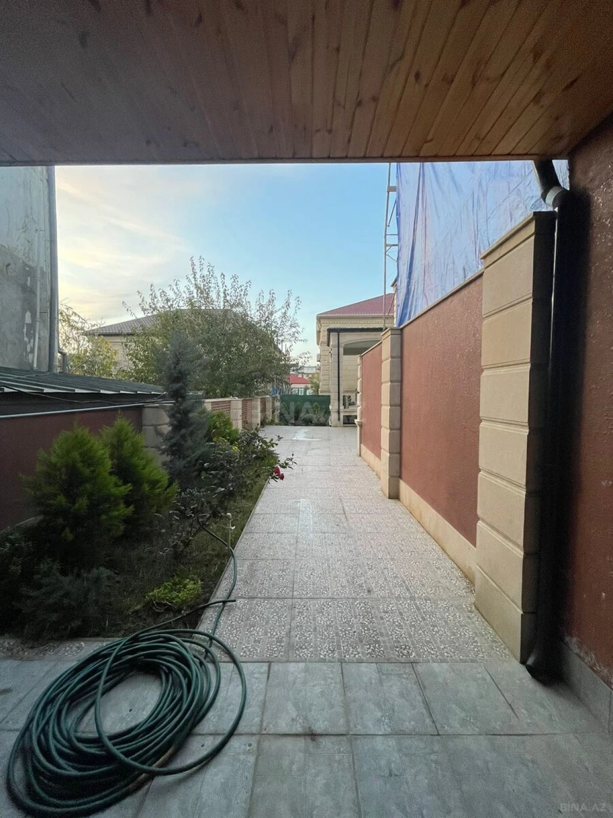 Satılır 5 otaqlı həyət evi 330 m²