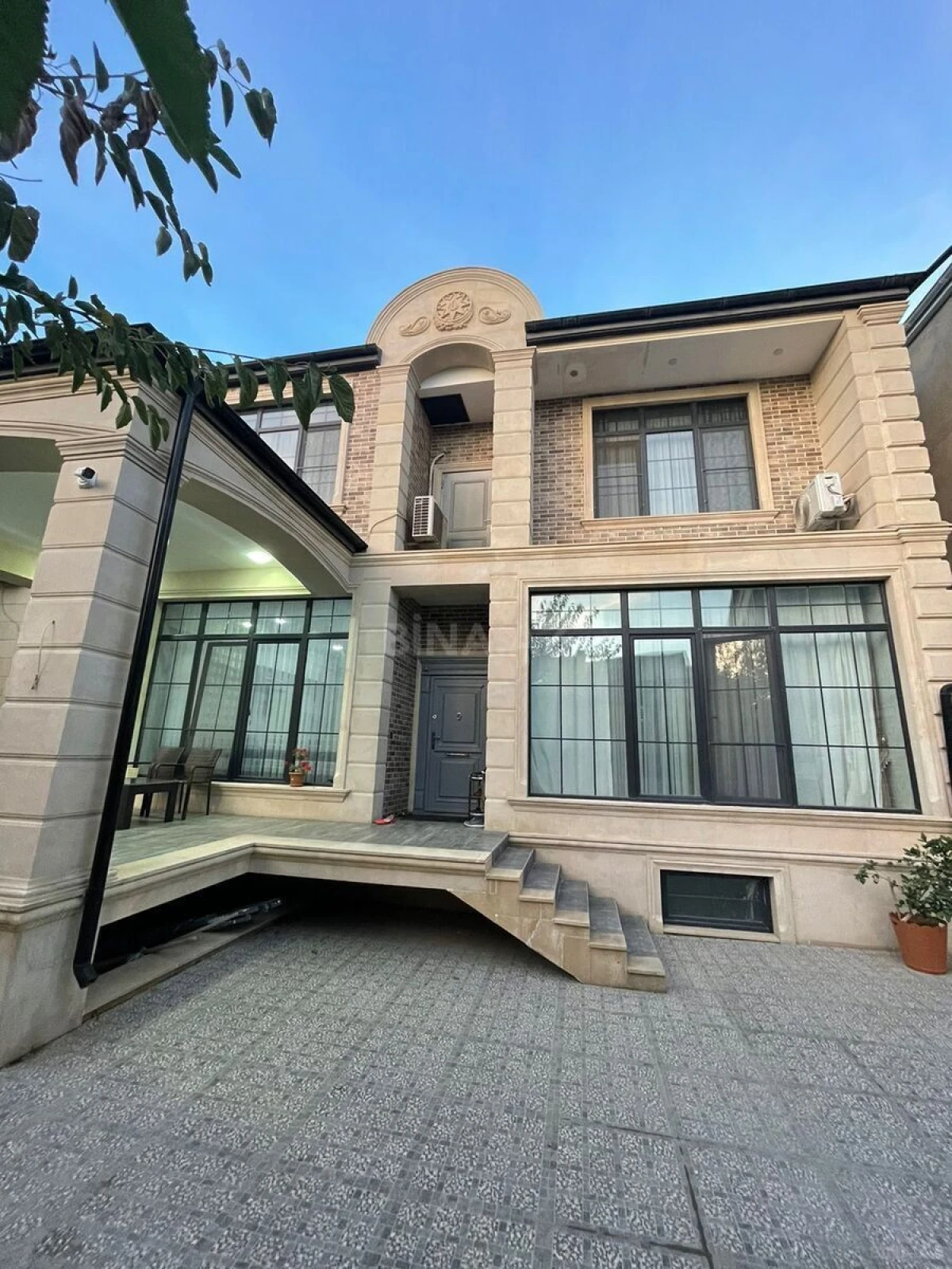 Satılır 5 otaqlı həyət evi 330 m²