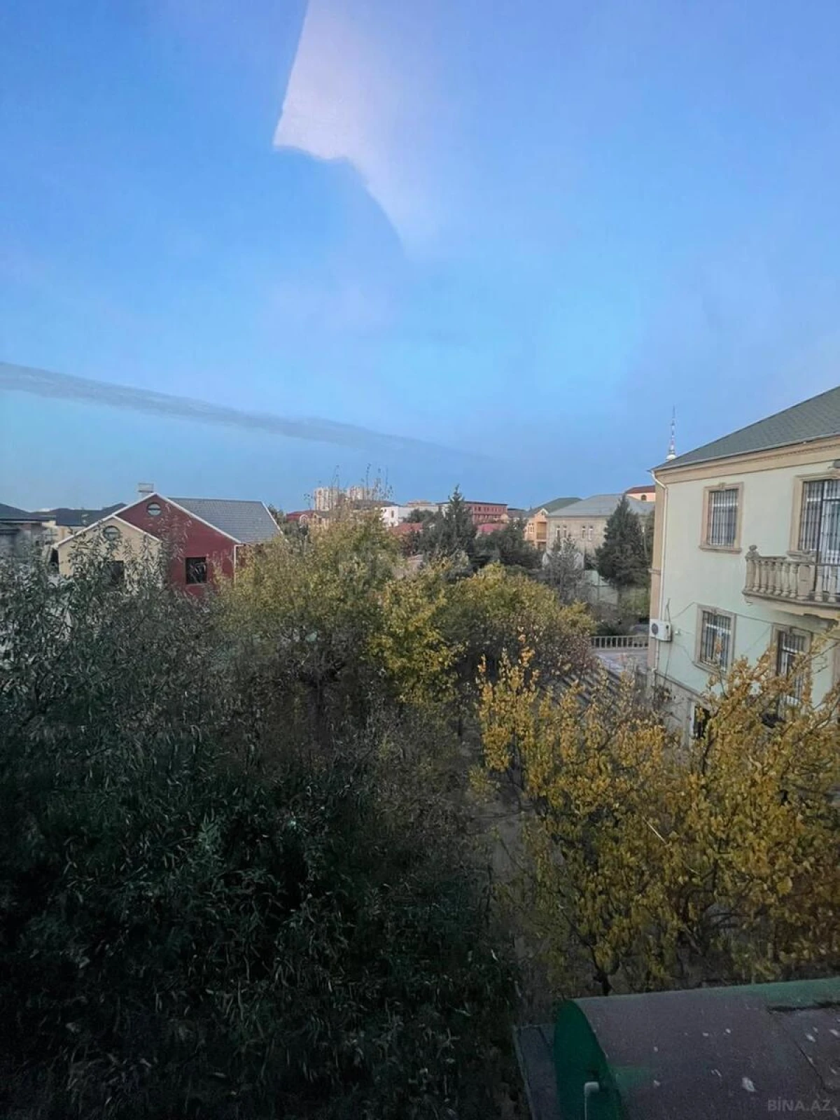 Satılır 5 otaqlı həyət evi 330 m²