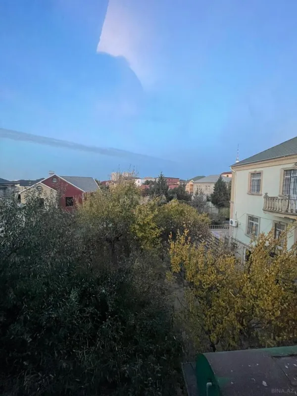 Satılır 5 otaqlı həyət evi 330 m²