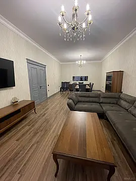 Satılır 5 otaqlı həyət evi 330 m²