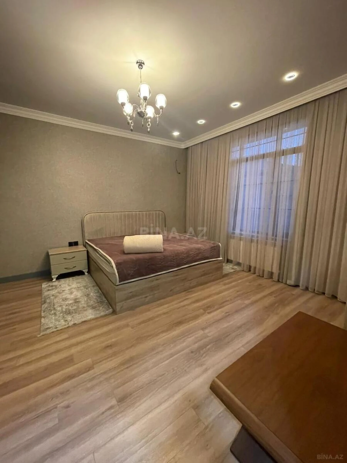 Satılır 5 otaqlı həyət evi 330 m²