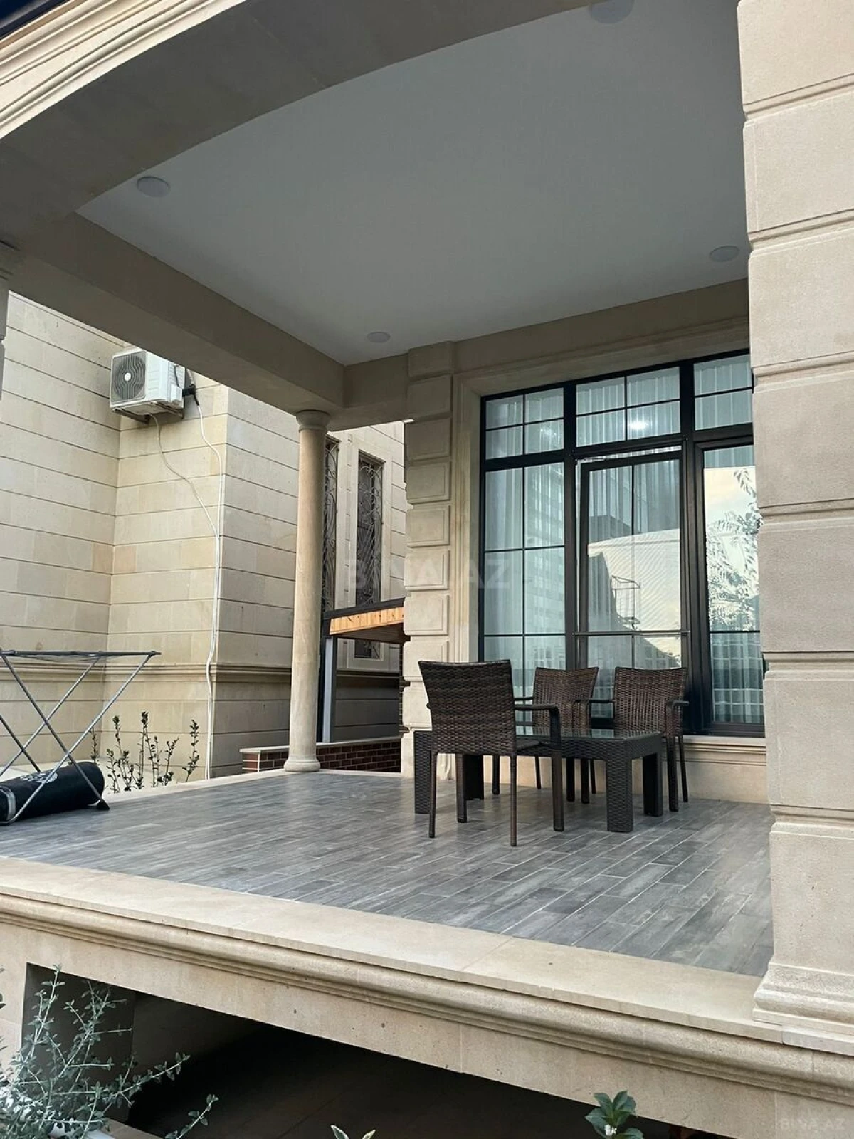 Satılır 5 otaqlı həyət evi 330 m²