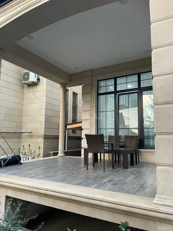 Satılır 5 otaqlı həyət evi 330 m²