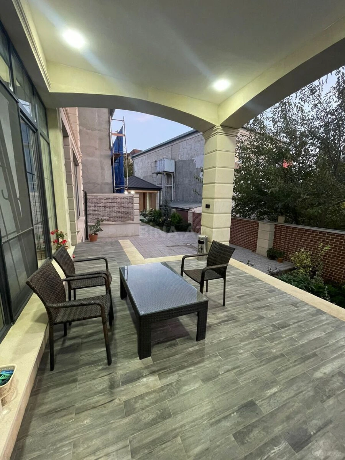 Satılır 5 otaqlı həyət evi 330 m²