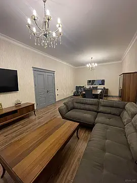 Satılır 5 otaqlı həyət evi 330 m²