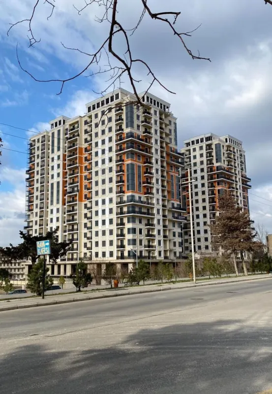 Satılır 3 otaqlı mənzil 98 m²