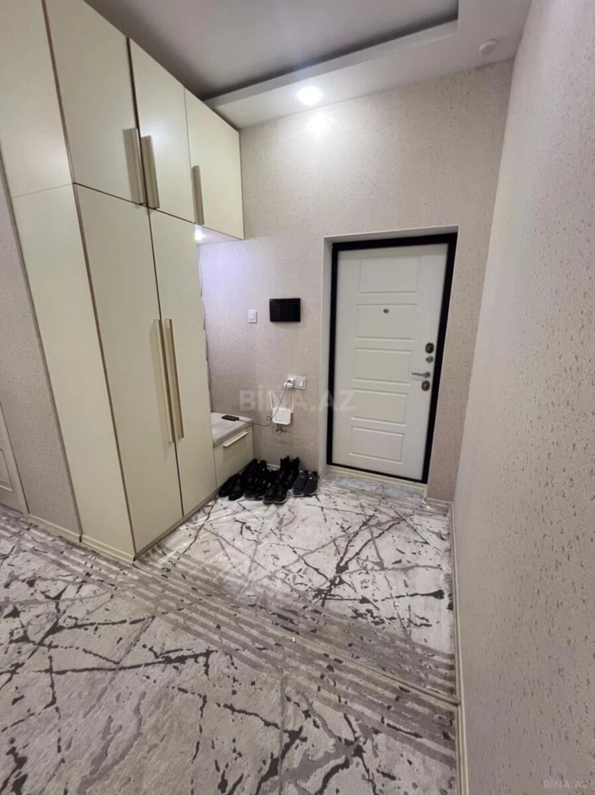 Satılır 3 otaqlı mənzil 98 m²