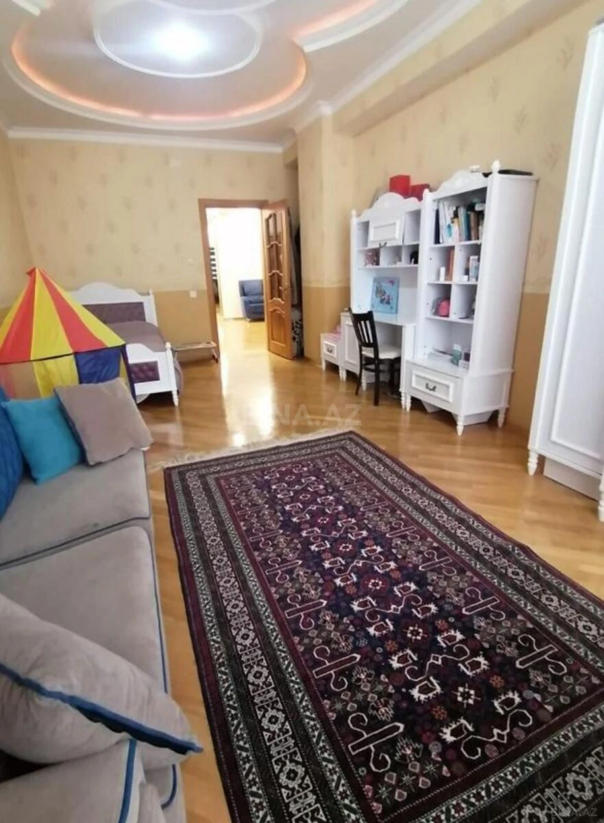Satılır 3 otaqlı mənzil 130 m²