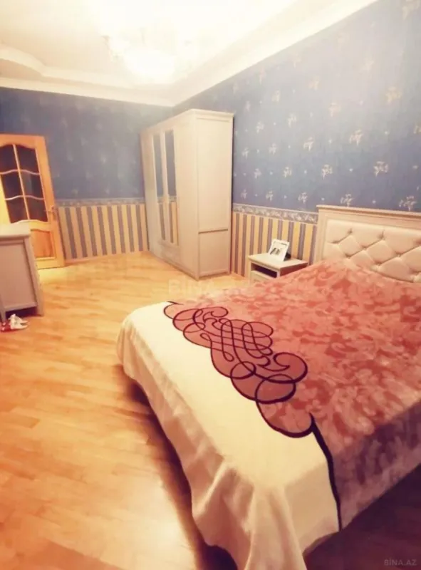 Satılır 3 otaqlı mənzil 130 m²