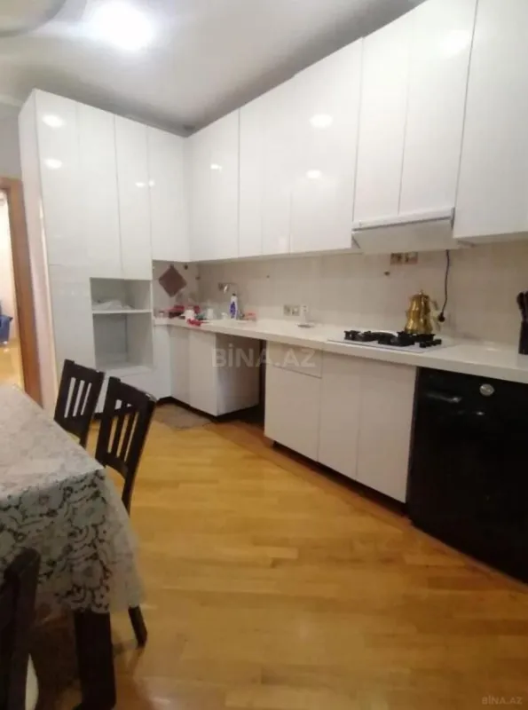 Satılır 3 otaqlı mənzil 130 m²