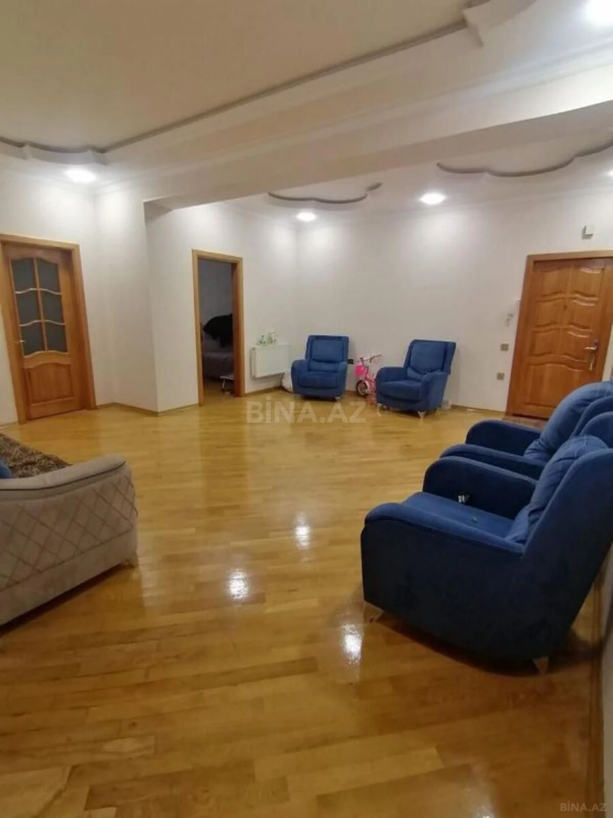 Satılır 3 otaqlı mənzil 130 m²