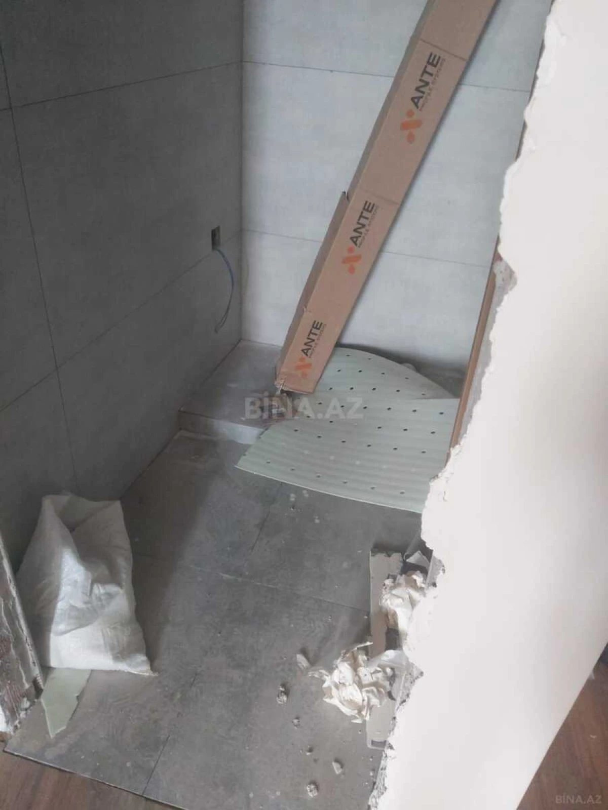 Satılır 3 otaqlı mənzil 101 m²